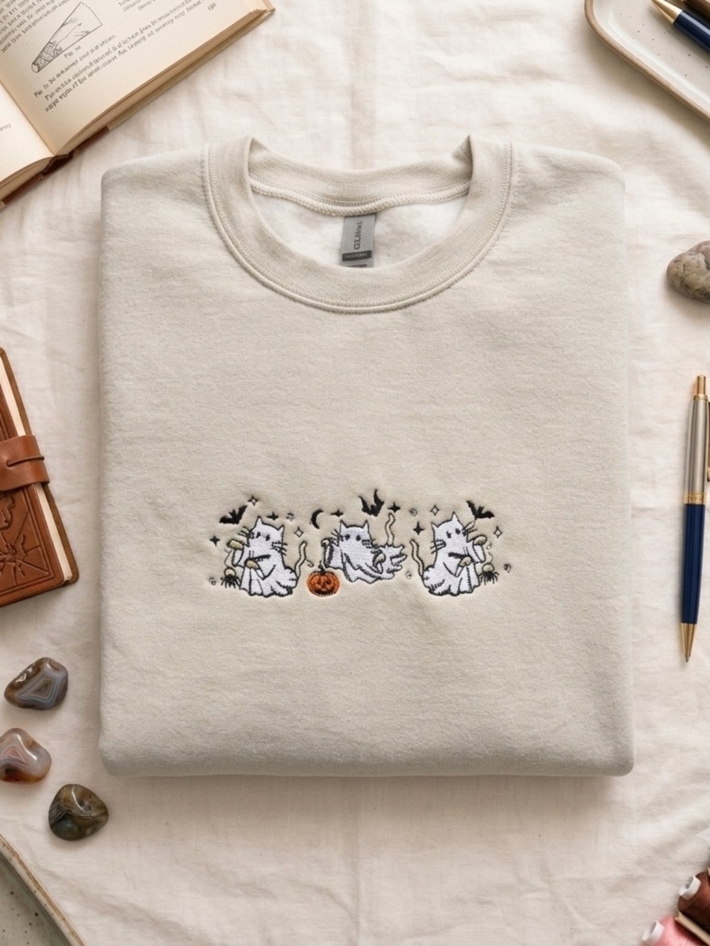 Cat halloween sweater - Embroidered